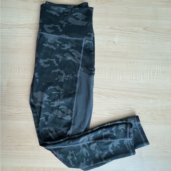 Camo Fabletics Legging with pockets! Medium - Picture 3 of 4
